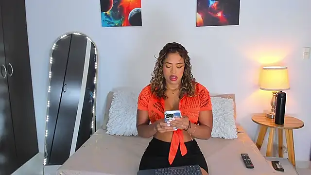 SarahCinnamon- online show from 7, 10, 2025