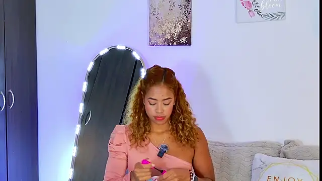Snapshot of SarahCinnamon- chatting on 26, 6, 2026 SarahCinnamon- online show from 26, 6, 2026