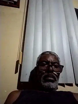 Snapshot of Thadew chatting on 4, 12, 2025 Thadew online show from 4, 12, 2025