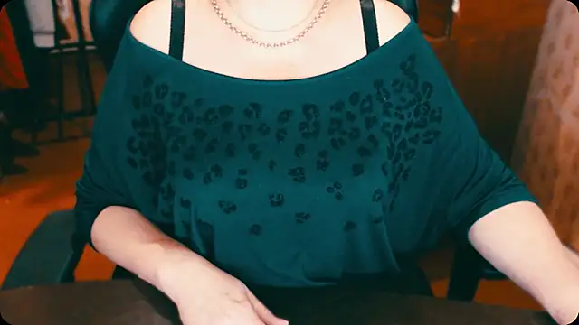 Snapshot of AlisaHot55 chatting on 4, 3, 2025 AlisaHot55 online show from 4, 3, 2025