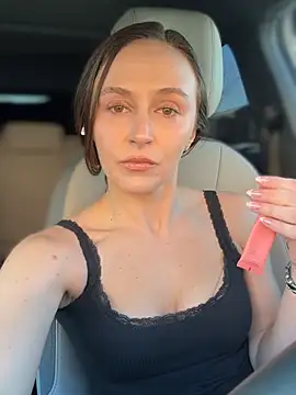 lunagirl13 online show from 5, 2, 2026