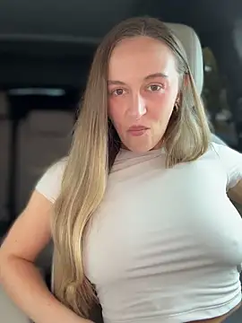 lunagirl13 online show from 10, 10, 2025