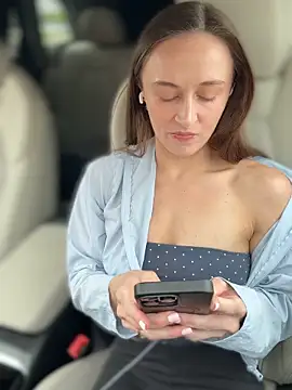 lunagirl13 online show from 15, 4, 2026