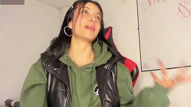 Snapshot of AneeSmith chatting on 6, 3, 2025 AneeSmith online show from 6, 3, 2025