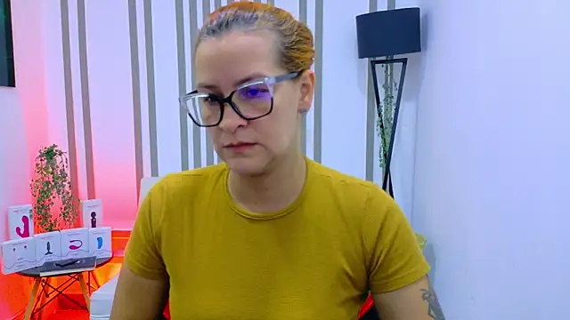 Britney taylor  online show from 6, 11, 2025