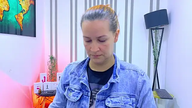 Britney taylor  online show from 15, 12, 2025