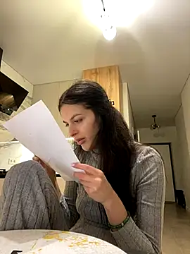 little belucci online show from 28, 11, 2025