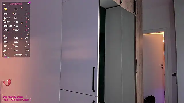 Snapshot of _alleyesonme_ chatting on 8, 2, 2025 alleyesonme online show from 8, 2, 2025