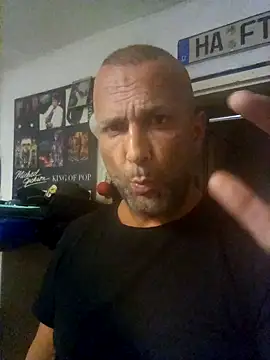 Snapshot of XLstrong chatting on 20, 7, 2026 XLstrong online show from 20, 7, 2026