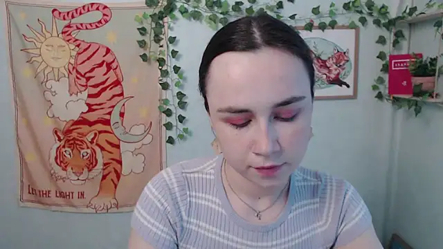 VeryVeryVeryShy  online show from 4, 6, 2026