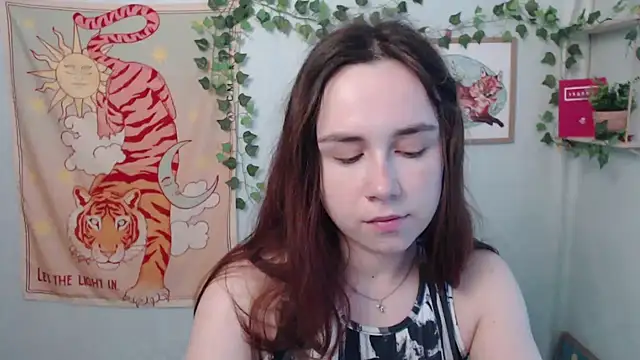 Snapshot of VeryVeryVeryShy_ chatting on 18, 6, 2026 VeryVeryVeryShy online show from 18, 6, 2026