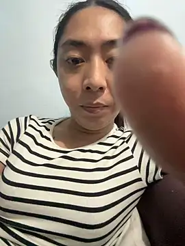 Snapshot of ErikaJayne4u chatting on 4, 1, 2025 ErikaJayne4u online show from 4, 1, 2025