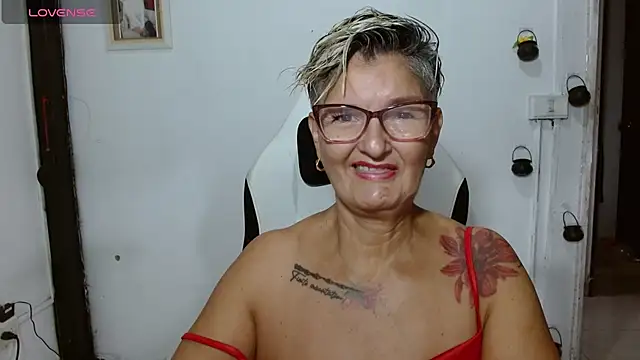 Snapshot of bety-cum2 chatting on 23, 6, 2026 bety-cum2 online show from 23, 6, 2026