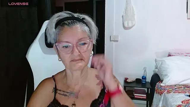 bety-cum2 online show from 15, 4, 2026