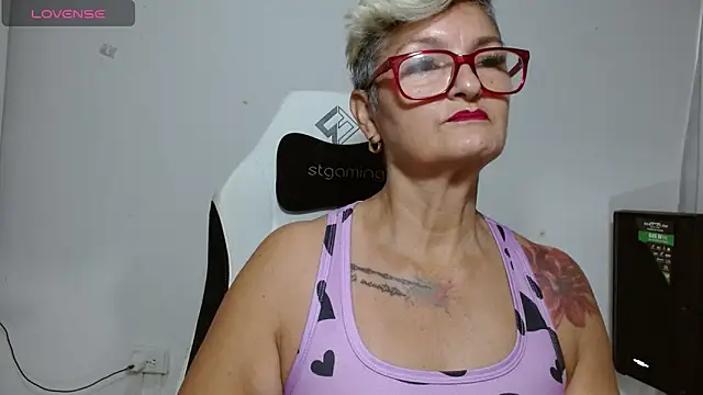 Snapshot of bety-cum2 chatting on 13, 6, 2026 bety-cum2 online show from 13, 6, 2026