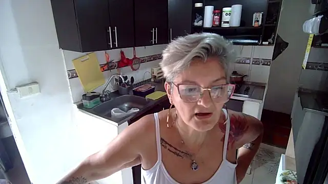 bety-cum2 online show from 5, 3, 2025