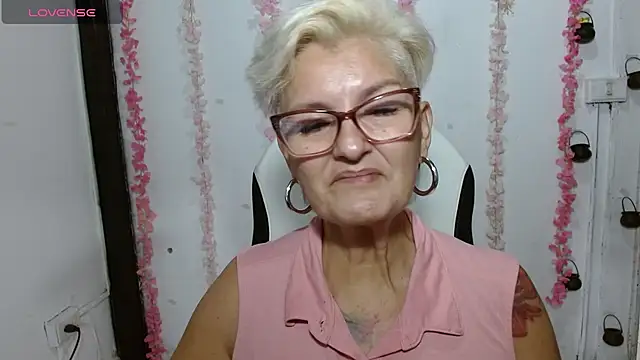 Snapshot of bety-cum2 chatting on 5, 7, 2026 bety-cum2 online show from 5, 7, 2026
