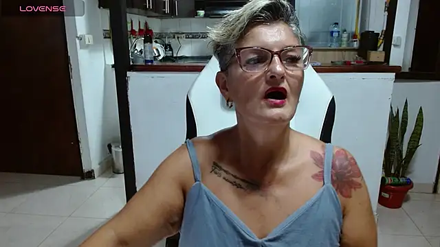 Snapshot of bety-cum2 chatting on 25, 6, 2026 bety-cum2 online show from 25, 6, 2026