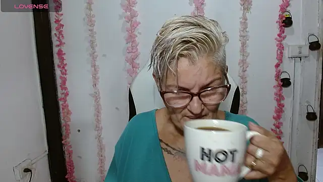 Snapshot of bety-cum2 chatting on 11, 7, 2026 bety-cum2 online show from 11, 7, 2026