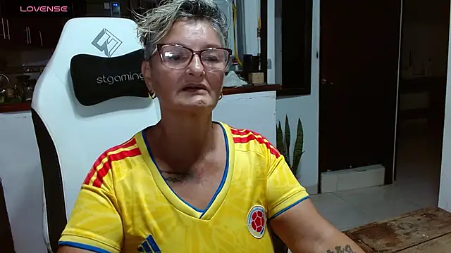 Snapshot of bety-cum2 chatting on 24, 6, 2026 bety-cum2 online show from 24, 6, 2026