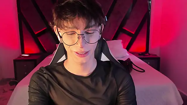 Snapshot of AndyWiilliams chatting on 2, 3, 2026 AndyWiilliams online show from 2, 3, 2026