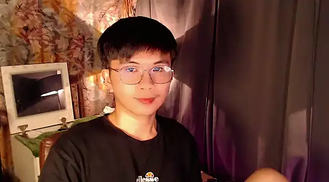 Snapshot of Sexy_Handsome_Drex chatting on 8, 2, 2025 Sexy Handsome Drex online show from 8, 2, 2025