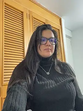 Snapshot of SWEETLILY18 chatting on 8, 9, 2025 SWEETLILY18 online show from 8, 9, 2025