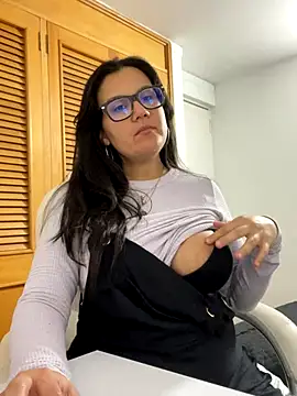 Snapshot of SWEETLILY18 chatting on 2, 10, 2025 SWEETLILY18 online show from 2, 10, 2025