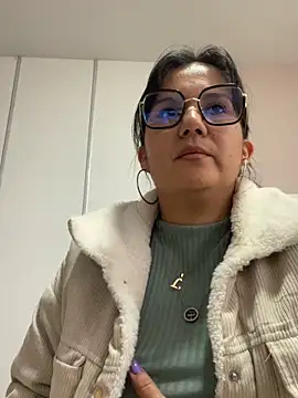 Snapshot of SWEETLILY18 chatting on 14, 3, 2025 SWEETLILY18 online show from 14, 3, 2025