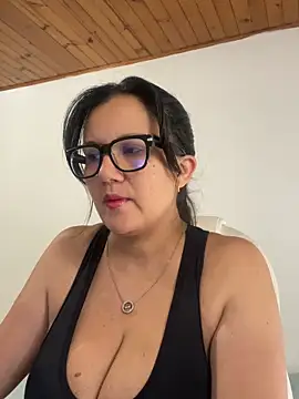 Snapshot of SWEETLILY18 chatting on 15, 4, 2026 SWEETLILY18 online show from 15, 4, 2026