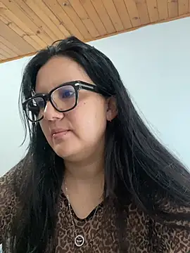 Snapshot of SWEETLILY18 chatting on 9, 4, 2026 SWEETLILY18 online show from 9, 4, 2026