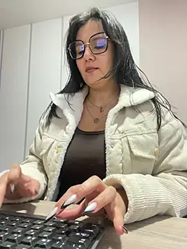 Snapshot of SWEETLILY18 chatting on 3, 3, 2025 SWEETLILY18 online show from 3, 3, 2025