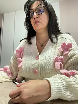 Snapshot of SWEETLILY18 chatting on 7, 3, 2025 SWEETLILY18 online show from 7, 3, 2025