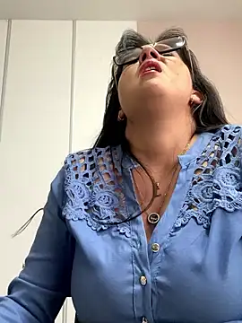 Snapshot of SWEETLILY18 chatting on 11, 3, 2025 SWEETLILY18 online show from 11, 3, 2025