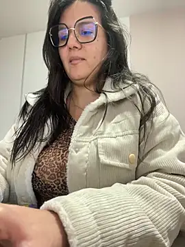 Snapshot of SWEETLILY18 chatting on 17, 3, 2025 SWEETLILY18 online show from 17, 3, 2025