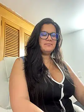 Snapshot of SWEETLILY18 chatting on 5, 11, 2025 SWEETLILY18 online show from 5, 11, 2025