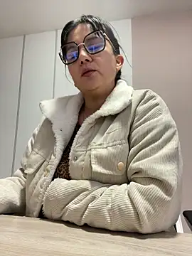 Snapshot of SWEETLILY18 chatting on 5, 3, 2025 SWEETLILY18 online show from 5, 3, 2025