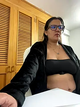 Snapshot of SWEETLILY18 chatting on 22, 9, 2025 SWEETLILY18 online show from 22, 9, 2025