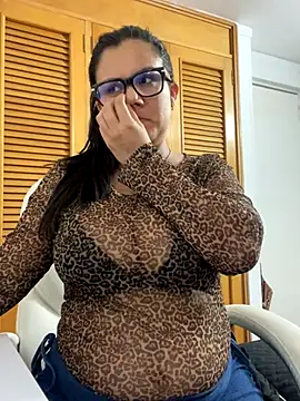 Snapshot of SWEETLILY18 chatting on 23, 10, 2025 SWEETLILY18 online show from 23, 10, 2025