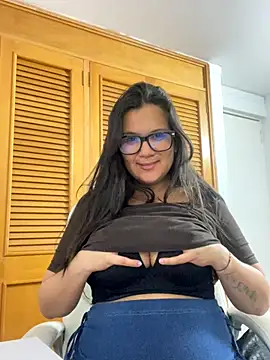 Snapshot of SWEETLILY18 chatting on 16, 10, 2025 SWEETLILY18 online show from 16, 10, 2025