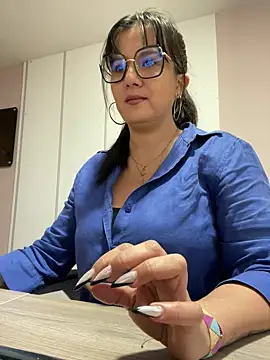 Snapshot of SWEETLILY18 chatting on 24, 2, 2025 SWEETLILY18 online show from 24, 2, 2025