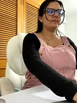 Snapshot of SWEETLILY18 chatting on 11, 9, 2025 SWEETLILY18 online show from 11, 9, 2025