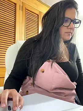 Snapshot of SWEETLILY18 chatting on 7, 10, 2025 SWEETLILY18 online show from 7, 10, 2025