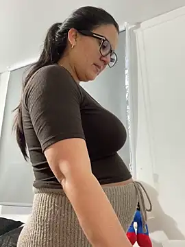 Snapshot of SWEETLILY18 chatting on 28, 10, 2025 SWEETLILY18 online show from 28, 10, 2025