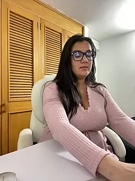 Snapshot of SWEETLILY18 chatting on 8, 10, 2025 SWEETLILY18 online show from 8, 10, 2025