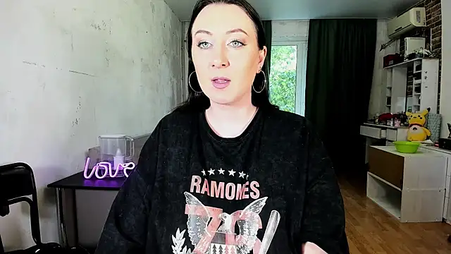 Snapshot of Mira_Xo_ chatting on 18, 10, 2025 Mira Xo online show from 18, 10, 2025