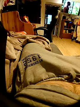 Snapshot of anonymus9006 chatting on 18, 12, 2025 anonymus9006 online show from 18, 12, 2025