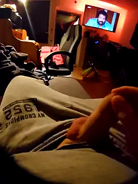 Snapshot of anonymus9006 chatting on 12, 11, 2025 anonymus9006 online show from 12, 11, 2025