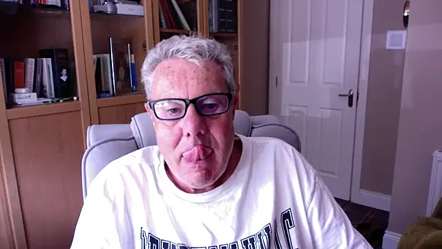 Snapshot of Oldpistolpete chatting on 28, 6, 2026 Oldpistolpete online show from 28, 6, 2026