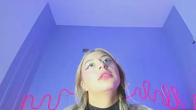 Snapshot of Sofly_s chatting on 3, 3, 2026 Sofly s online show from 3, 3, 2026